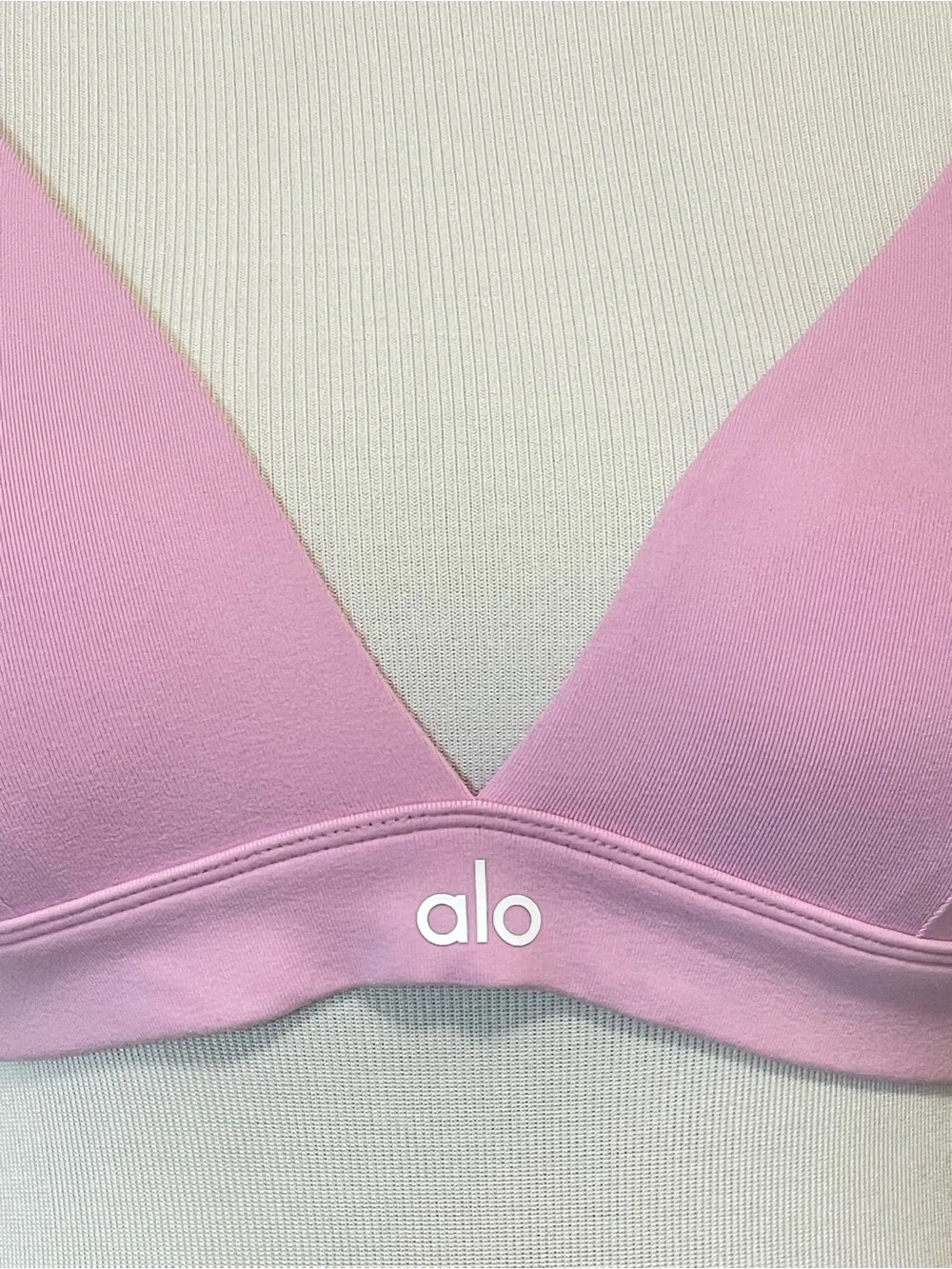 NWOT Alo Yoga Splendor Sports Bra in Candy Heart Pink Size M